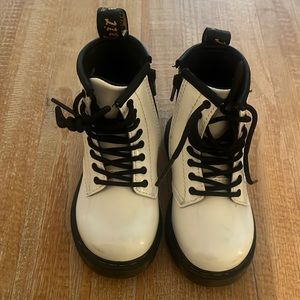White toddler leather dr martens